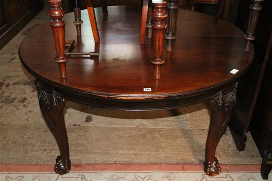 Chippendale circular revival table and 3 leaves(-)